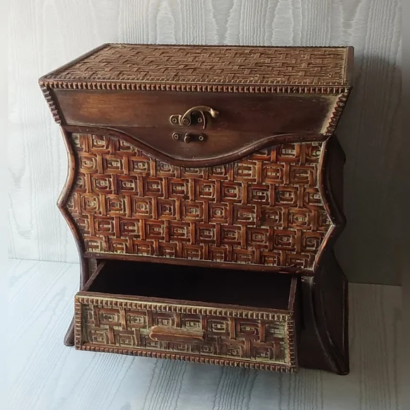 Rattan Chest for Storage - Picture 6 of 7